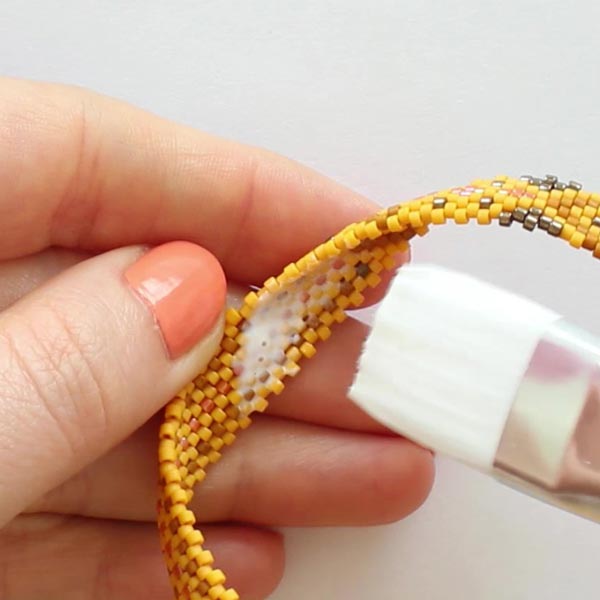 Schéma Comment rigidifier un tissage de perles ? Schéma Comment rigidifier un tissage de perles ?